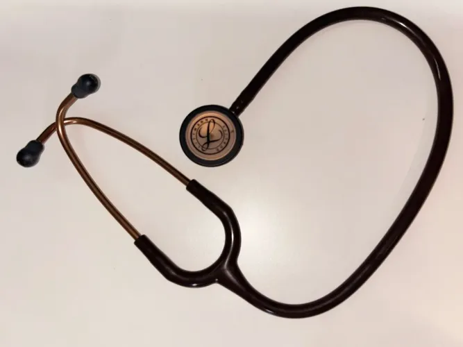 Vendo Estetoscópio 3M Littmann Classic III - Marrom Chocolate com Dourado | Seminovo