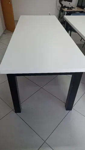 Mesa grande reforçada