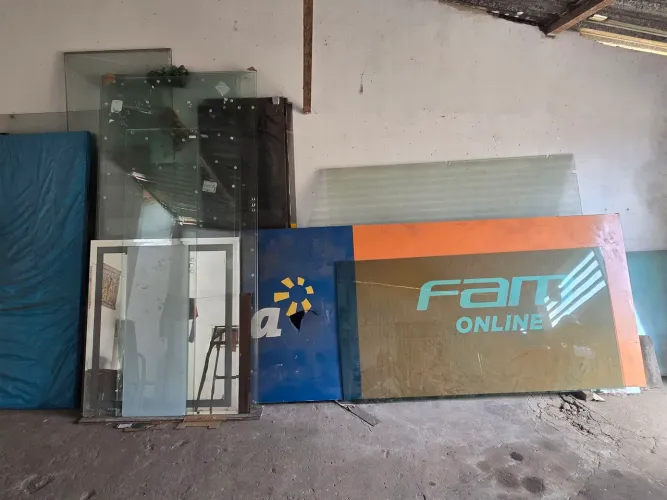 Vidro diversos tamanhos. Portas, vidro fixo e tampões