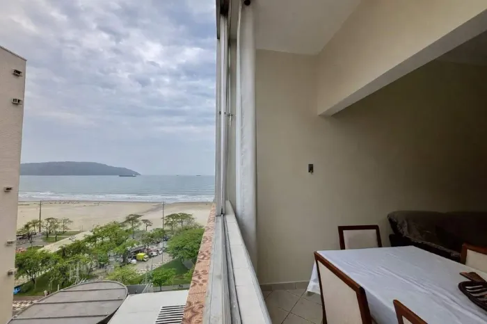 Apartamento de 2 quartos com vista para o mar na Pompéia porteira fechada.