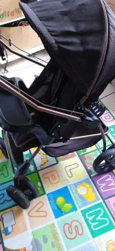 Carrinho de bebê reversível e bebê conforto  Galzerano 