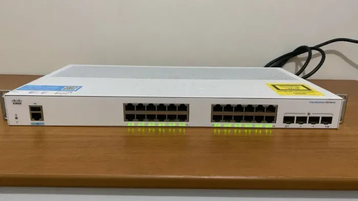 SWITCH CISCO CBS250-24T-4G