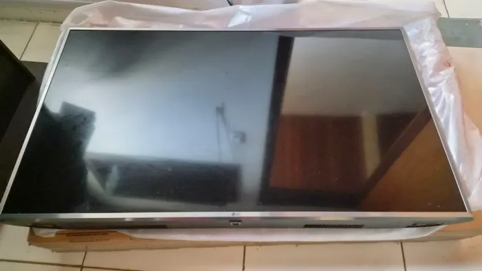 TV LG 50" - Retirada de peças
