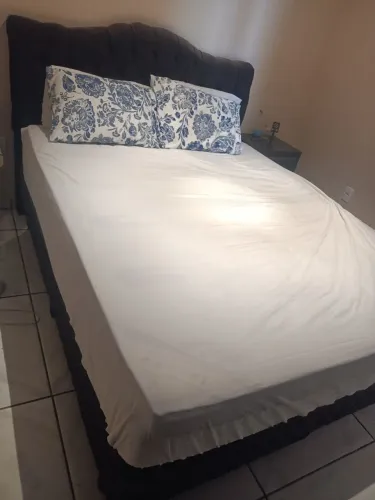Vendo Cama Box Queen com cabeceira