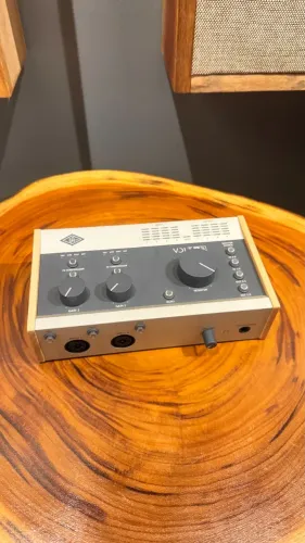 Interface UAD Volt 476