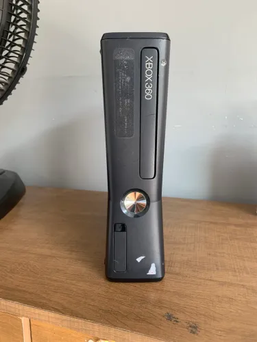 XBOX 360 SLIM 250GB - FUNCIONANDO - LEITOR DE CD