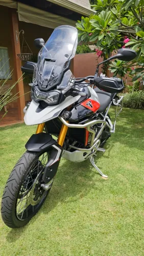 Tiger 900 Rally Pro 2025/2025, Cinza, 3.600 km, na garantia, protetor carenagem original