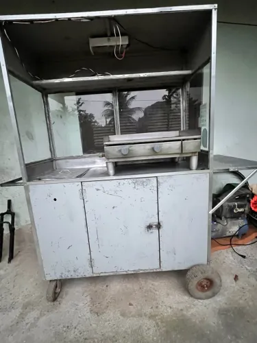 Carrinho de cachorro quente com chapa