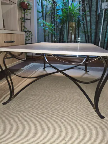 Vende-se mesa de centro.