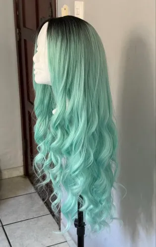 Peruca front lace verde água gradiente raiz natural escura telinha volumosa lisa ondulada