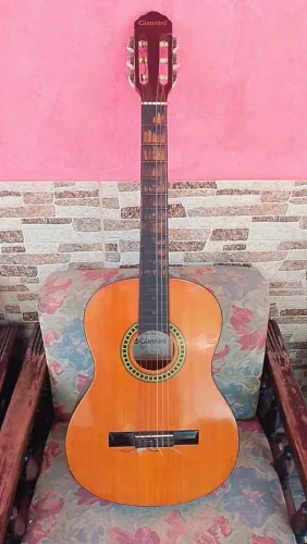 Violão semi-novo em bom estado!!!!!!!!