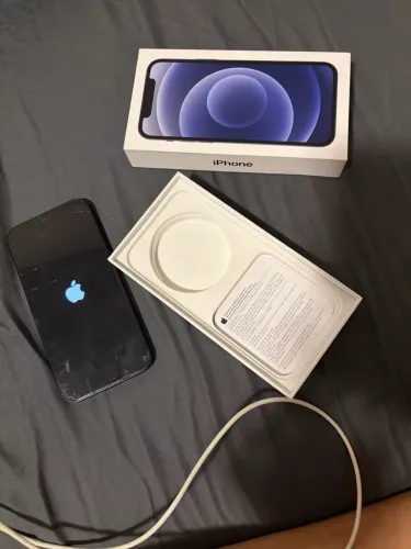 iPhone 12 - Preto - 64GB - 75% saúde bateria