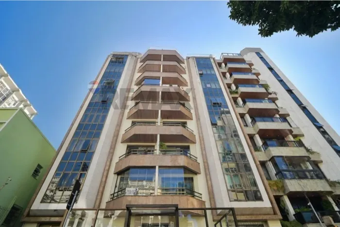 Apartamento com 3 quartos, 1 vaga de garagem, ao lado do colégio Cave