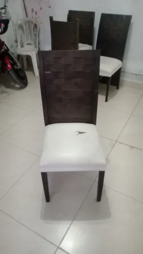 Vendo 6 cadeira de madeira precisa reformar