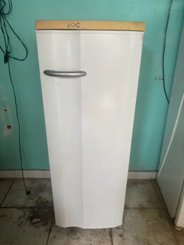 Geladeira Eletrolux degelo seco 260lts conservada