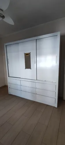 GUARDA-ROUPA DE CASAL 3 PORTAS DE CORRER E 9 GAVETAS