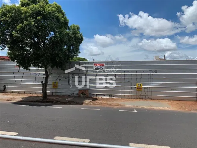 Terreno com 800 m² à venda no bairro Brasil