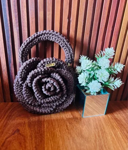 Bolsa Rosalita Marrom em Crochê