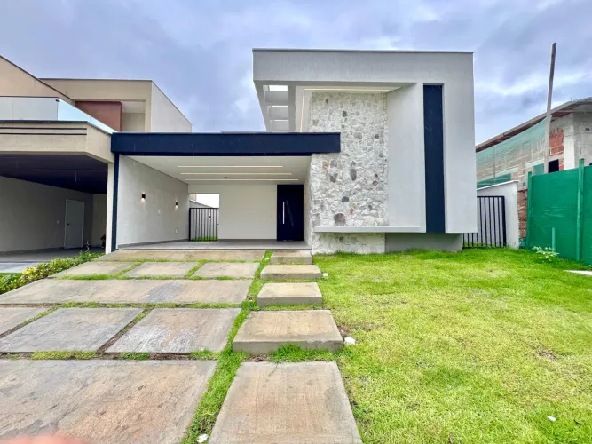 Casa com 03 suítes Cidade Alpha