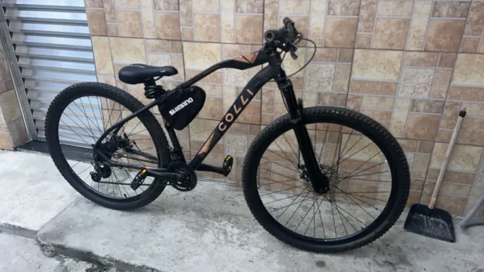 Bike aro 29 alumínio, ótima para uso e revenda, quem quer ganhar dinheiro vem nela RAPIDO!