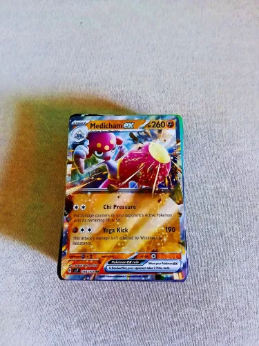 CARTA POKEMON  , CONTÉM 50 CARTAS. ULTRA RARA E NORMAIS