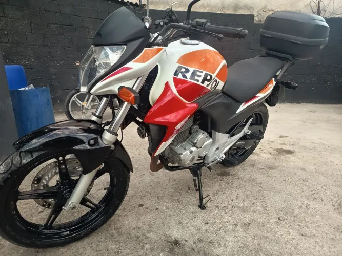 Honda CB300 Repsol
