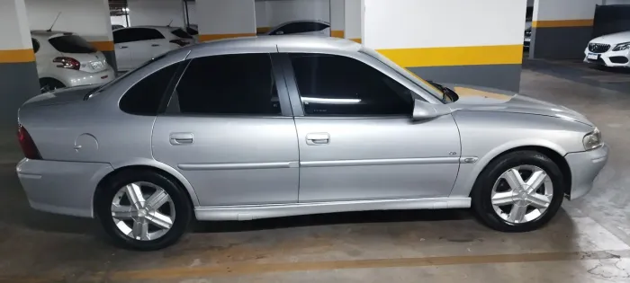 Chevrolet Vectra CD 2.2 16V / 2.0 16V Mec./aut. 2000