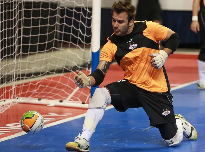 Procuro goleiro pra futsal terça e quinta feira NÃO REMUNERADO