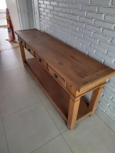 Mesa de madeira maciça de demolição