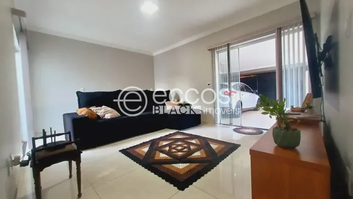 Casa à venda, 2 quartos, 1 suíte, 3 vagas, Jardim Itália - UBERABA/MG
