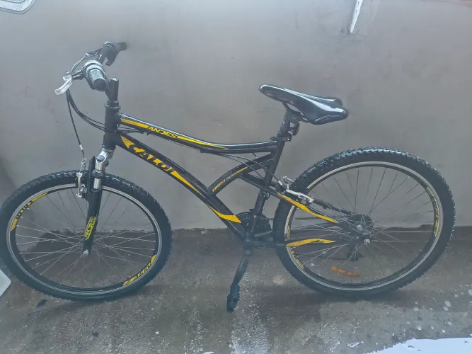 Vendo bicicleta Caloi aro 26 em bom estado e apenas alguns detalhes