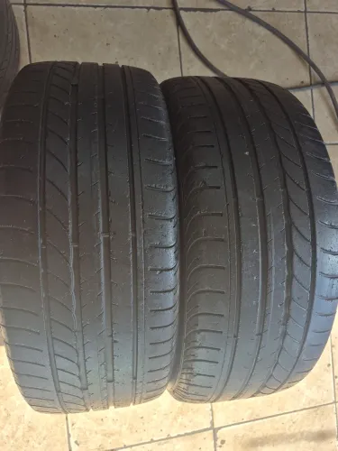Par de pneus marca Goodyear eficiente gripe aro 215/50/17