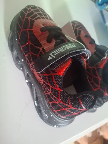 Tenis Novo Infantil Homem Aranha acende a luz