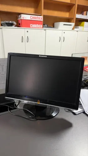 Monitor Lenovo D1960wa 18.5' Vga Dvi Hd Preto 110,220