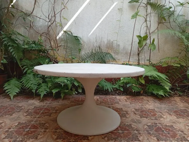 Mesa redonda baixa de fibra de vidro anos 79/80