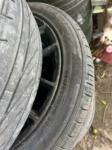 Par de Pneus 245/45 R20