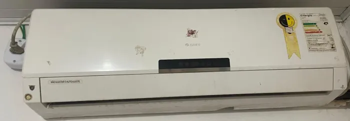 Ar Condicionado Split Gree 13.000 BTUs - Quente e Frio (Para Reparo)