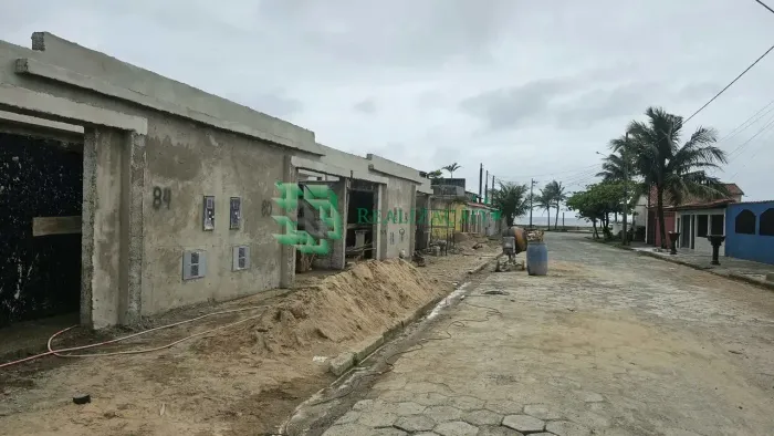 casa nova com piscina, a 60 metros do mar, esta ultimos detalhes