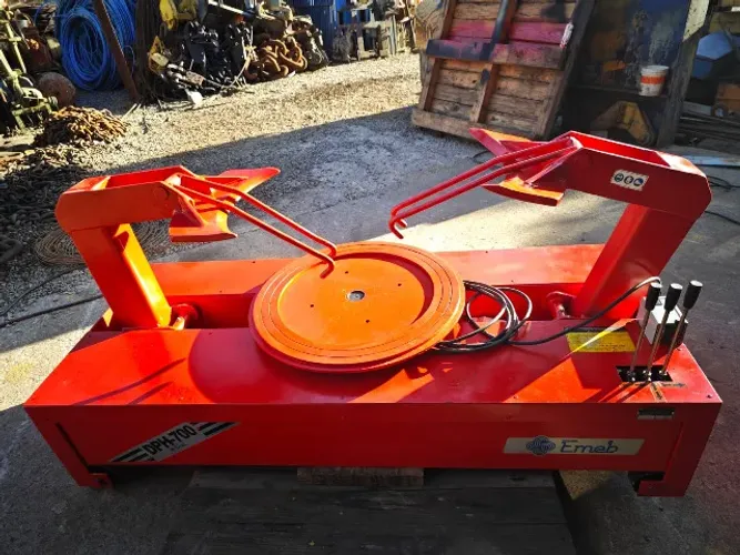 Desmontador hidráulico para pneus de caminhão DPH700