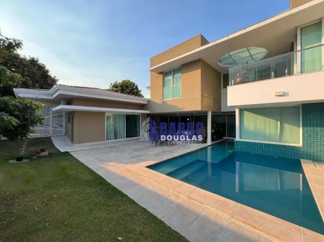 VENDE-SE LINDA MANSÃO COM 05 SUÍTES COM 680m2 CONSTRUÍDOS E 1.187m2 DE TERRENO NO COND. GR