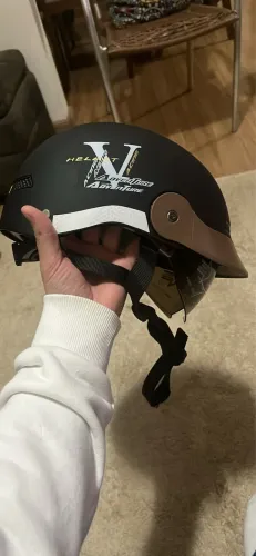 Capacete com viseira, novo, nunca usado