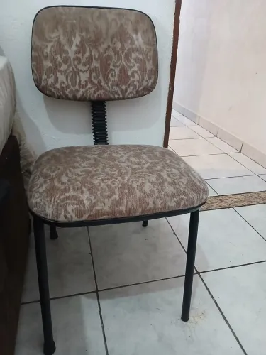 Cadeira escritório com espiral.