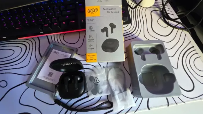 FONE QCY HT05 MELOBUDS COM CANCELAMENTO DE RUÍDO (ANC) - SOM INCRÍVEL + CAPINHA DE BRINDE