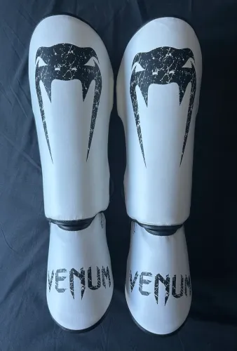 Caneleira venum giant branca