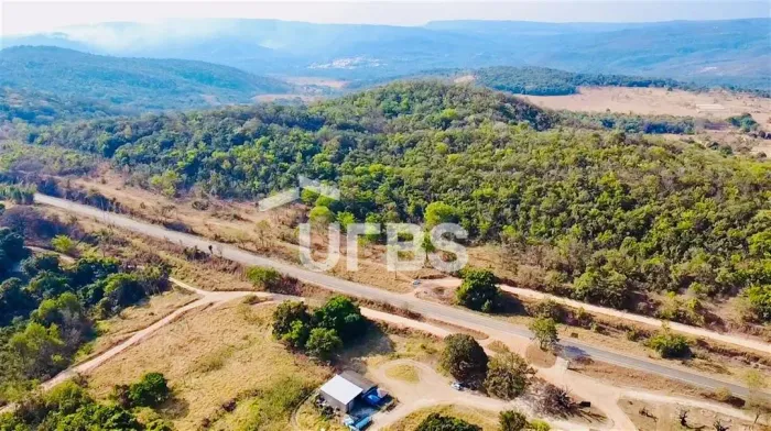 Glebas de 50.000 m² com frente para a rodovia.