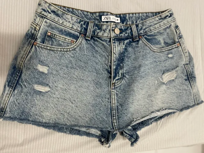 Shorts/ Saia da Zara para carnaval corresponde a N 42 BR
