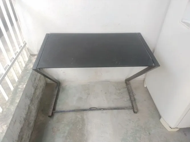 Mesa de computador de vidro