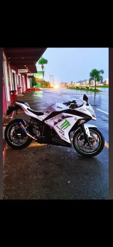 Ninja 300 para retirada de peças em perfeito estado.