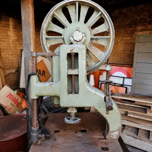 Serra Fita Industrial Invicta Delta Volante 600mm Motor WEG 3CV Trifásico