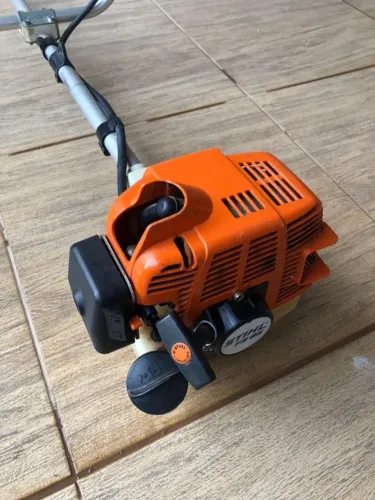 Roçadeira STIHL FS 85 - Pouco Usada + 3 Acessórios